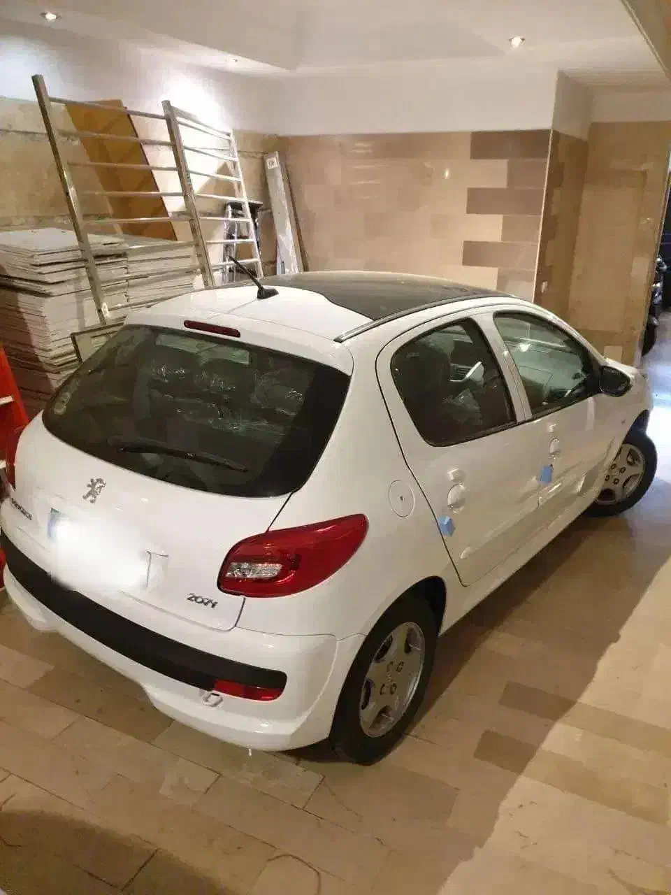 ۲۰۷iسقف شیشه ای دنده ای تیو ۵|خودرو سواری و وانت|قم, قلعه عموحسین|دیوار