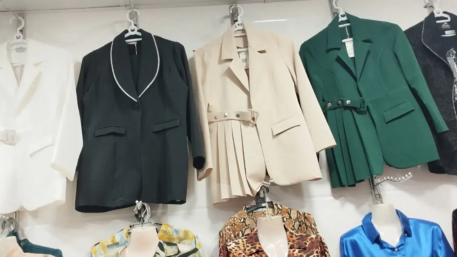 لباس فروشی|لباس|بندر دیر, |دیوار