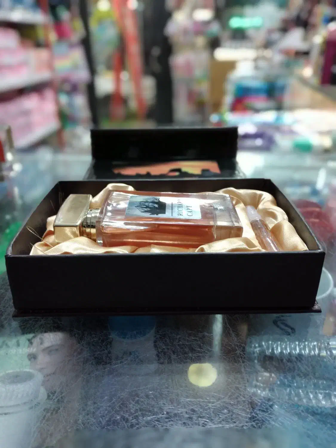 کاپیتان بلک هارد باکس|آرایشی، بهداشتی، درمانی|رشت, چله خانه|دیوار