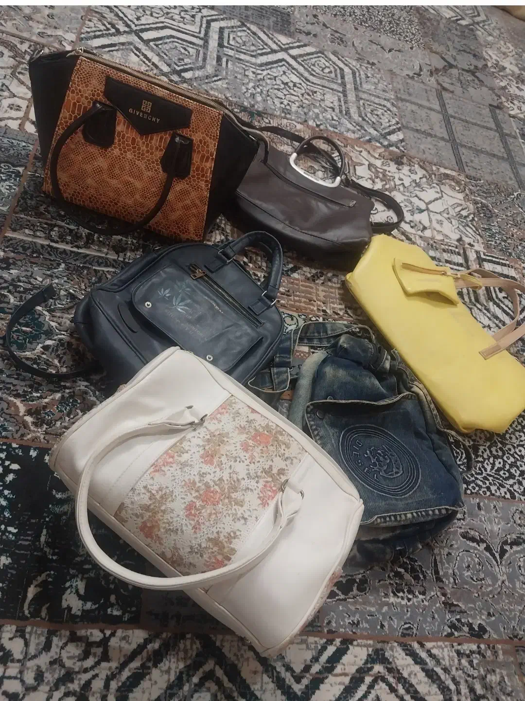 کیف|کیف، کفش، کمربند|شاهین‌شهر, نظامی|دیوار