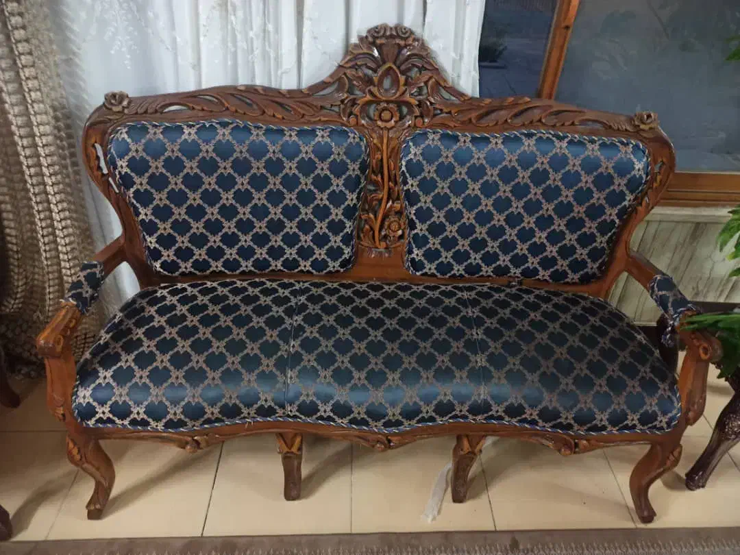 مبل کلاسیک ۹ نفره با چوب گردو|مبلمان خانگی و میز عسلی|شاهینشهر, شهرک میلاد|دیوار