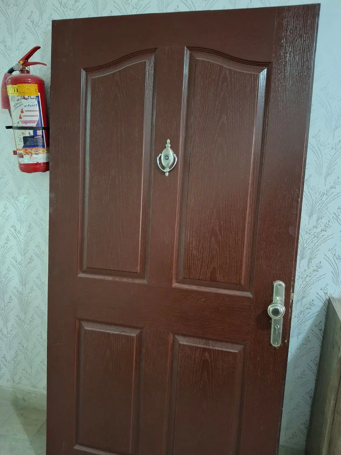 درب ورودی آپارتمان دارای قفل و دستگیره|مصالح و تجهیزات ساختمان|سهند, |دیوار