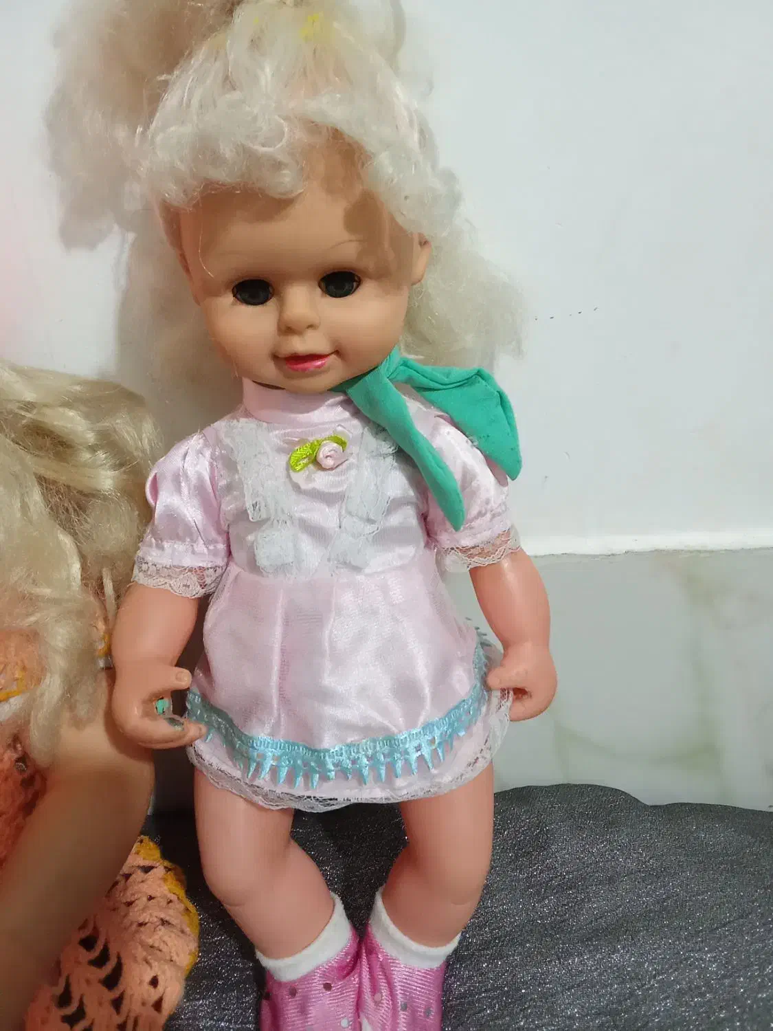 عروسک آواز خان|اسباب‌بازی بچه|نیشابور, میدان حافظ|دیوار