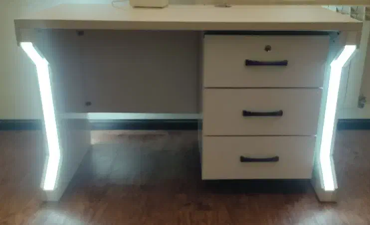 میز گیمینگ یا کامپیوتر و دراور|میز تحریر و کامپیوتر|شیراز, باغ تخت|دیوار