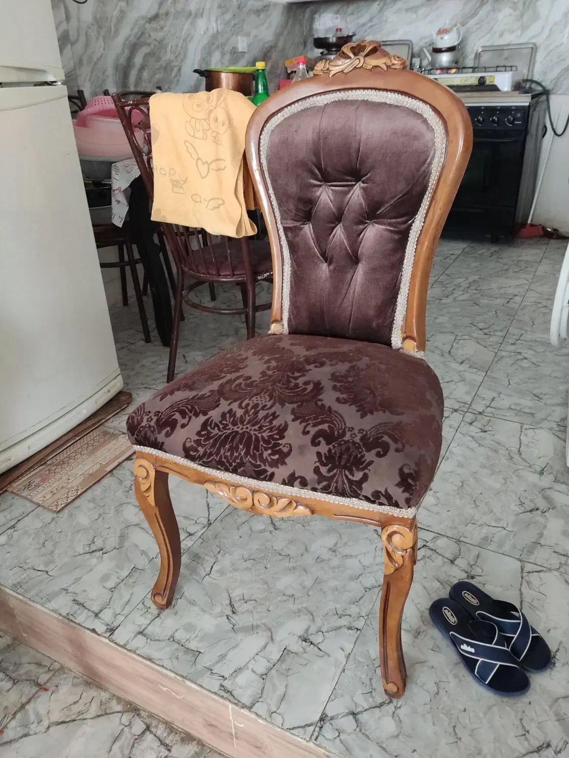 صندلی تک|میز و صندلی غذاخوری|تربت جام, حافظ|دیوار