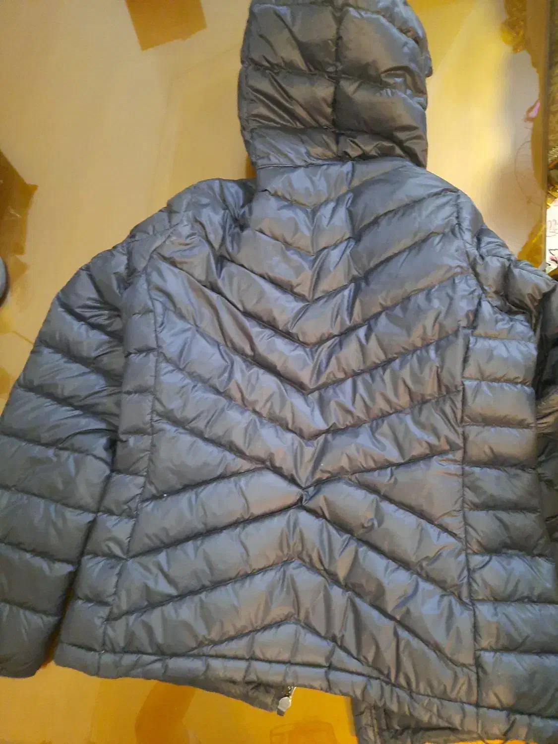 کاپشن|لباس|تهران, دبستان|دیوار