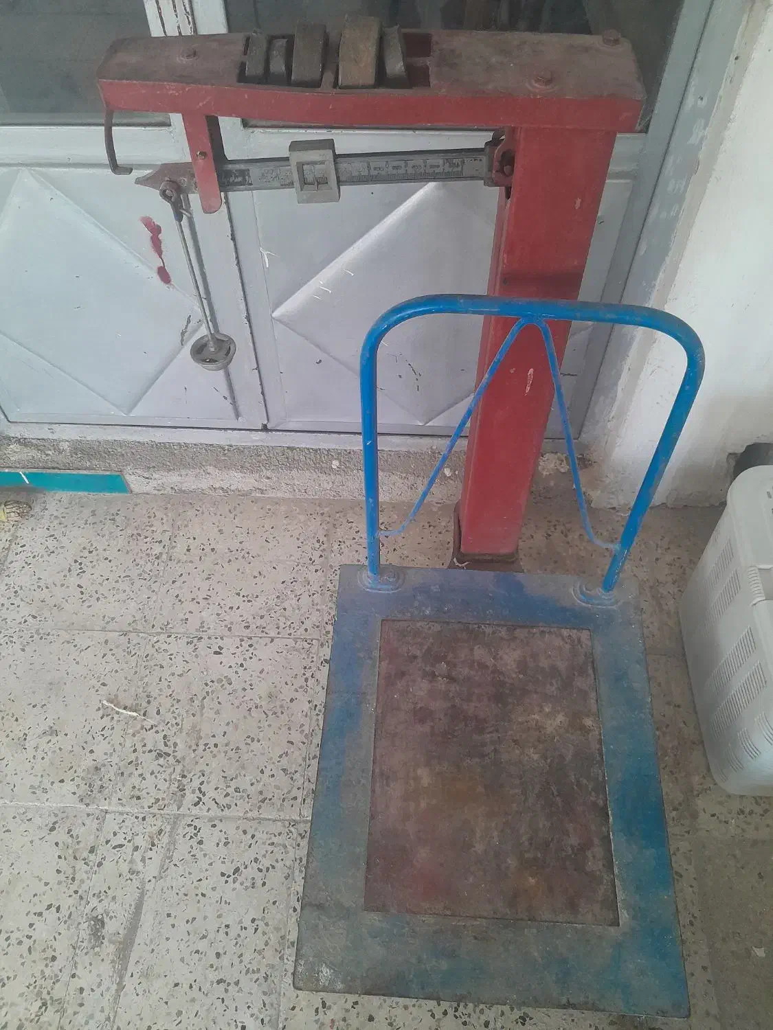 باسکول سنگی|ابزارآلات|بروجن, |دیوار