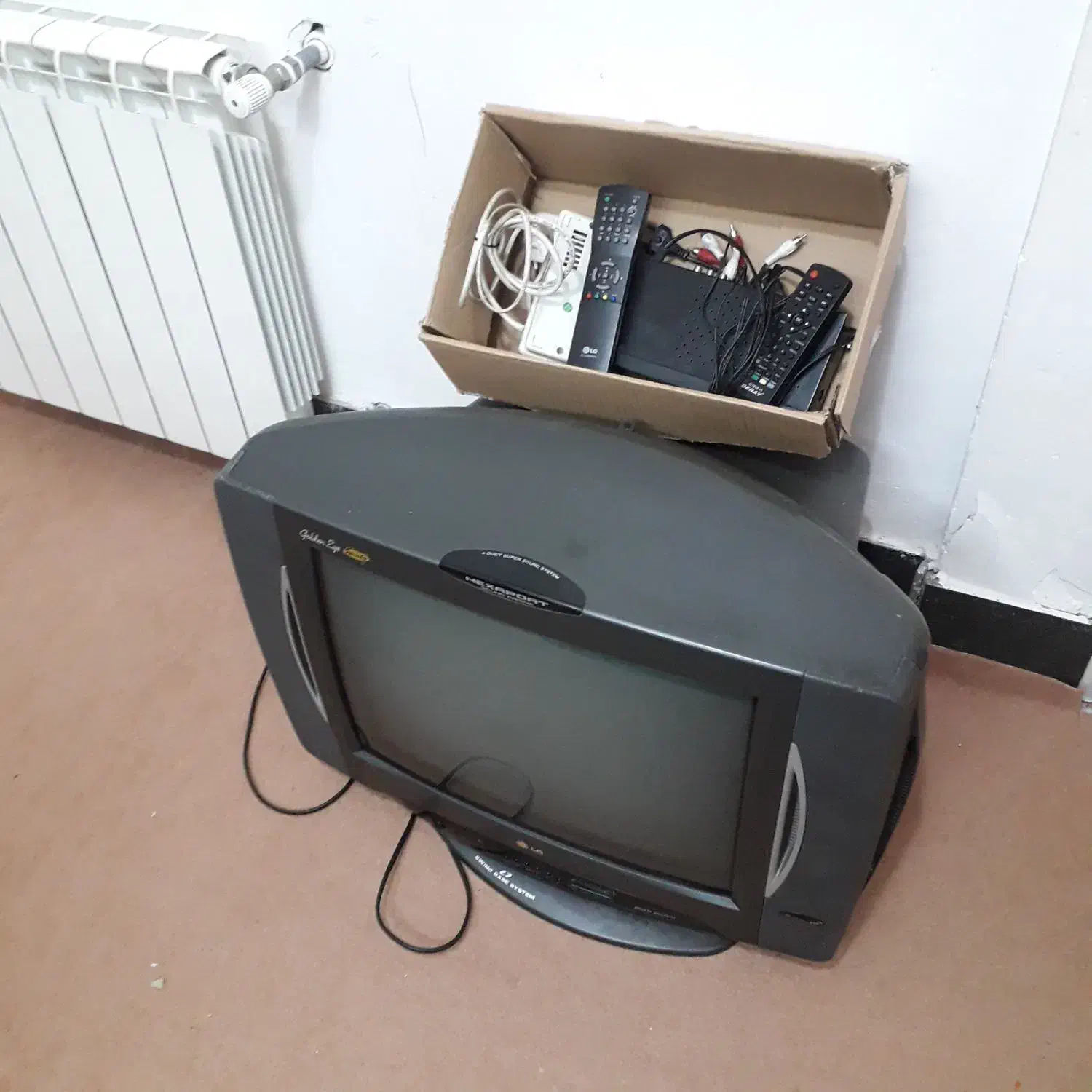 تلوزیون ال جی (LG) ۲۱ اینچ|تلویزیون و پروژکتور|قم, زنبیل آباد|دیوار