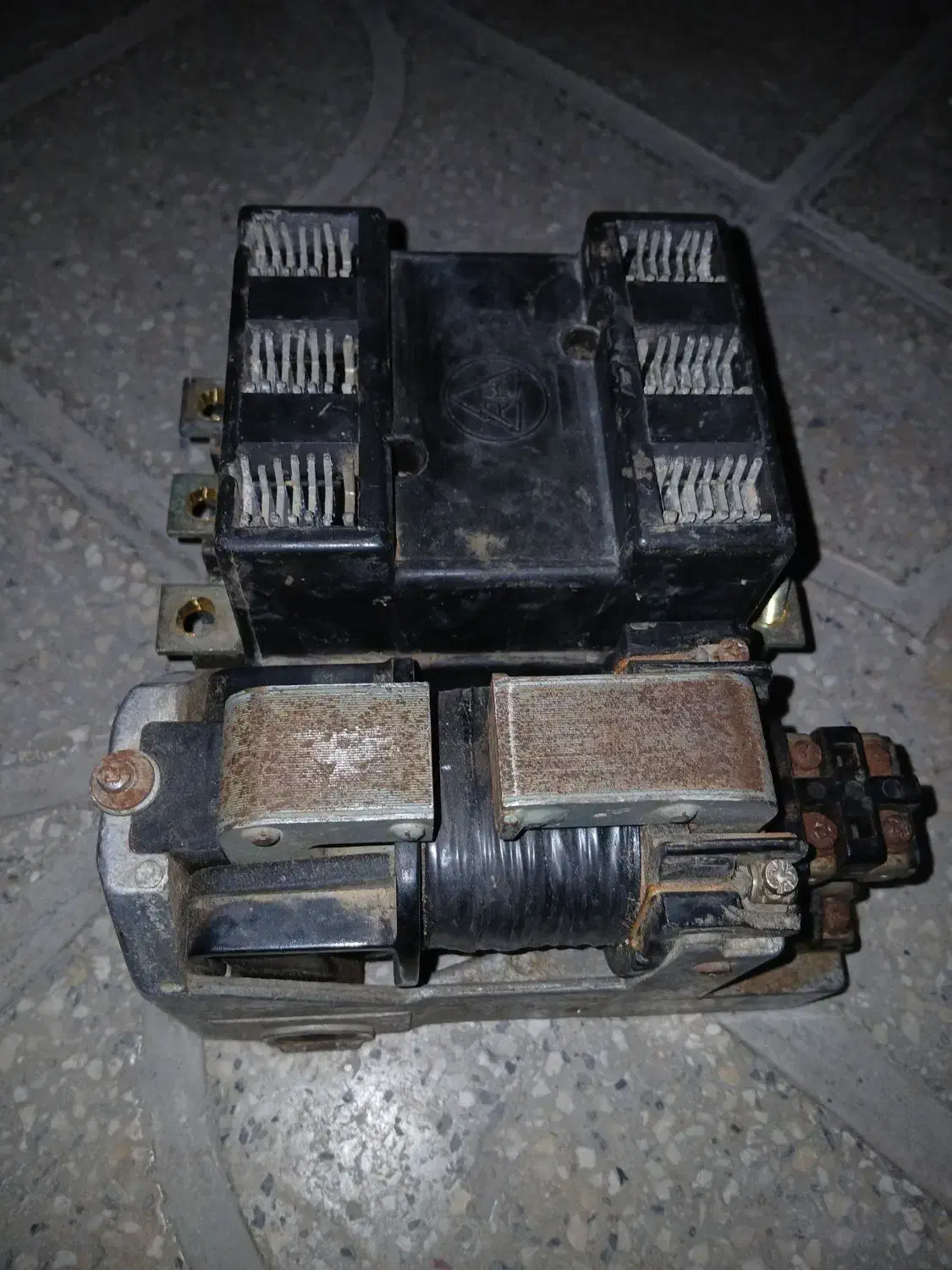 کنتاکتور ۲۲۰ ولت برق|ابزارآلات|شیراز, شهرک ترکان|دیوار