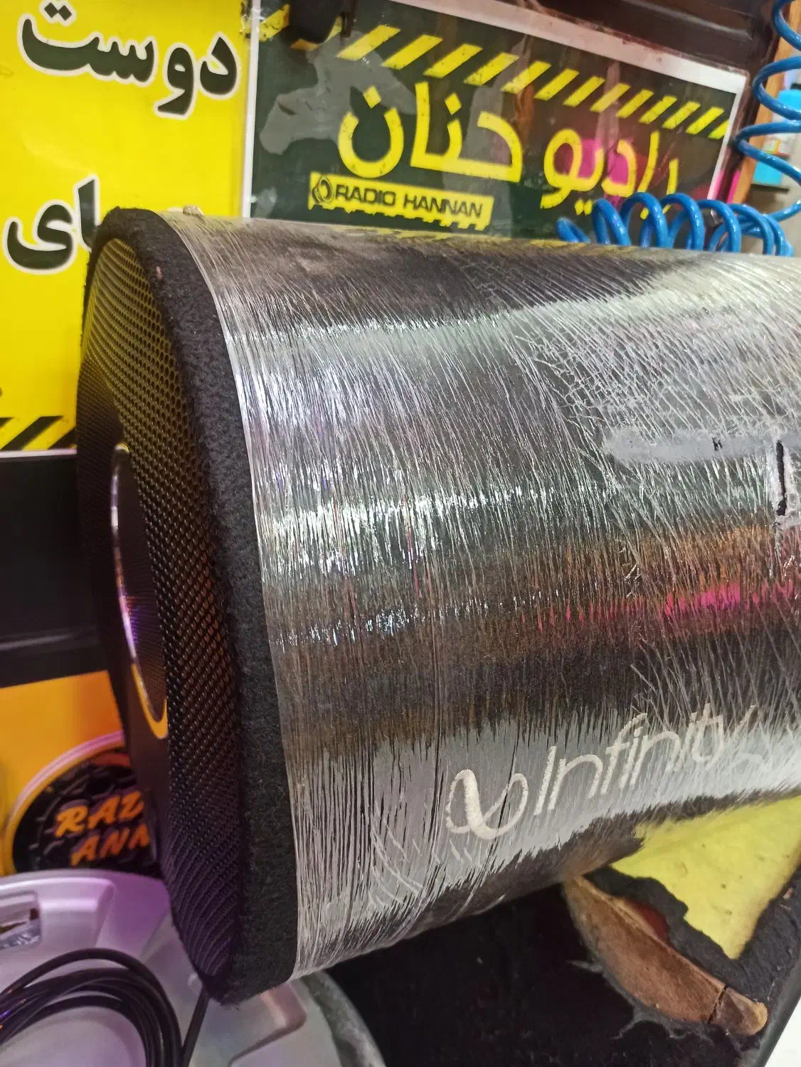 ساب اینفینیتی|صوتی و تصویری|صومعه‌سرا, |دیوار