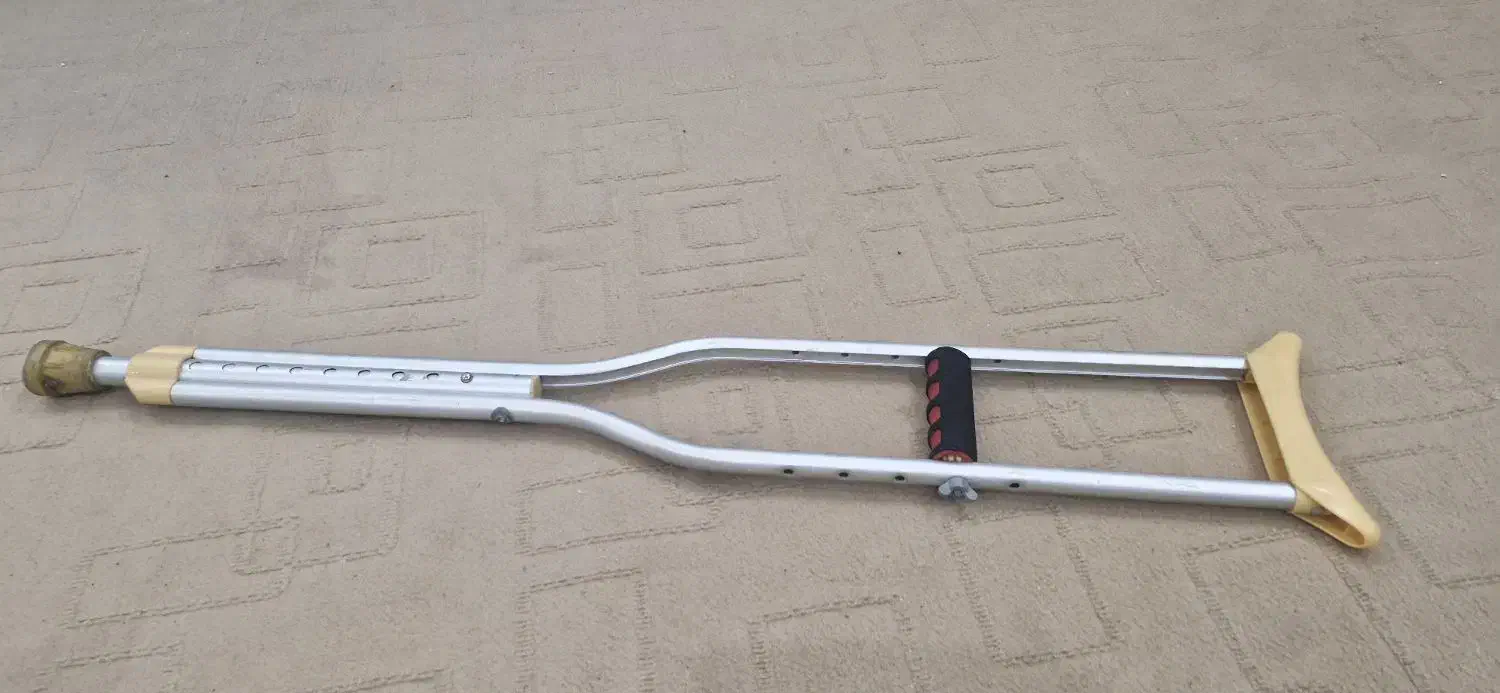 عصا زیر بغل قد حدود۹۰ تا۱۱۰|آرایشی، بهداشتی، درمانی|کرج, حصار سرجوب|دیوار