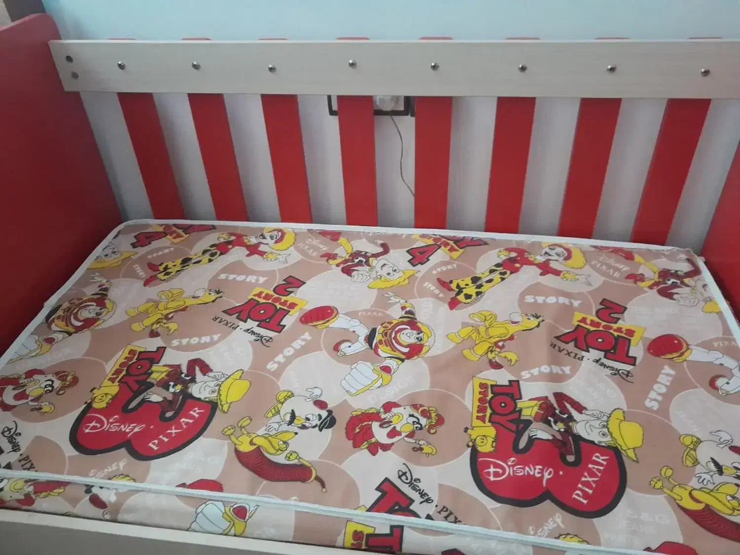 تخت کودک|تخت و صندلی بچه|تویسرکان, |دیوار