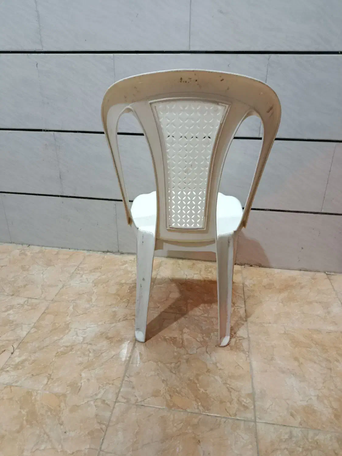 صندلی پلاستیکی در حد|صندلی و نیمکت|کردکوی, |دیوار