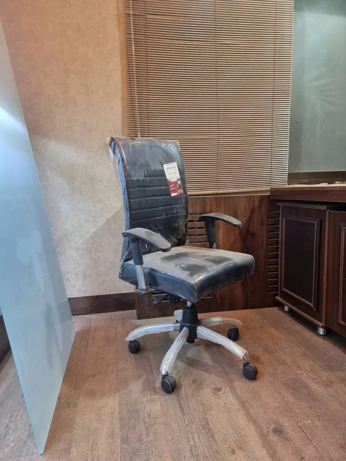 میز و صندلی مدیریت|مبلمان اداری|اصفهان, آبشار|دیوار