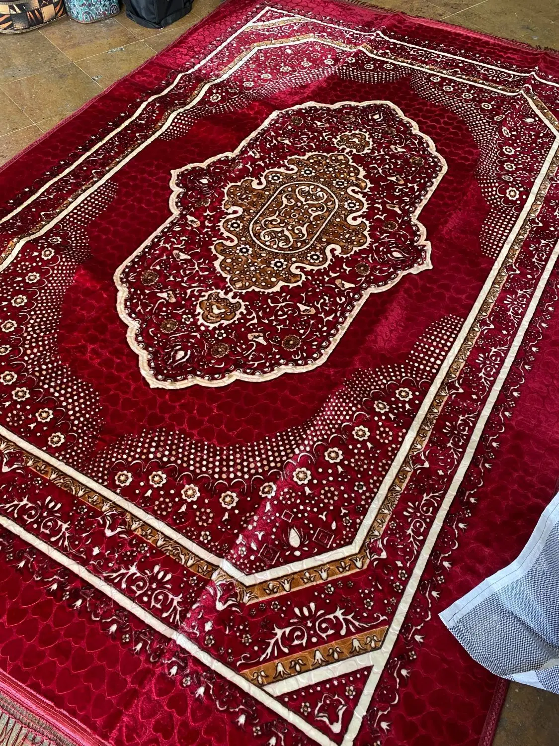 حراج پتو فرش۶متری ترمز دار و ریشه دار مخملی|روفرشی|شیراز, شهرک بهار|دیوار