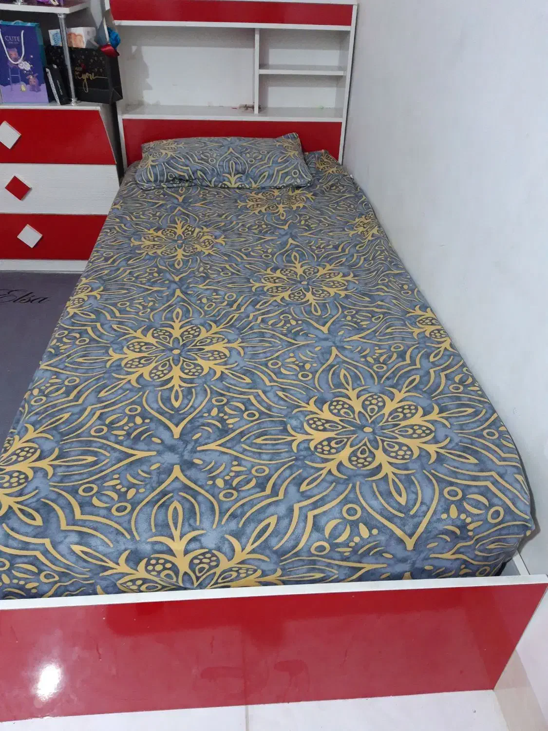 تخت یک نفره با کمد لباسی و بوفه اسباب بازی|تخت و سرویس خواب|بندر دیر, |دیوار