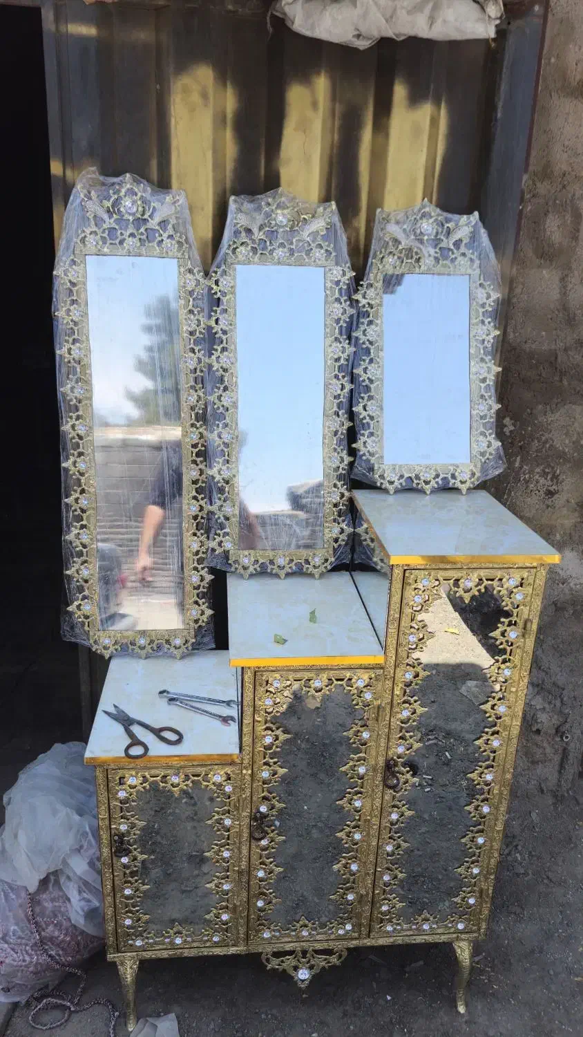 جاکفشی برنزی|جاکفشی، کمد، دراور|پاکدشت, خاتون آباد|دیوار