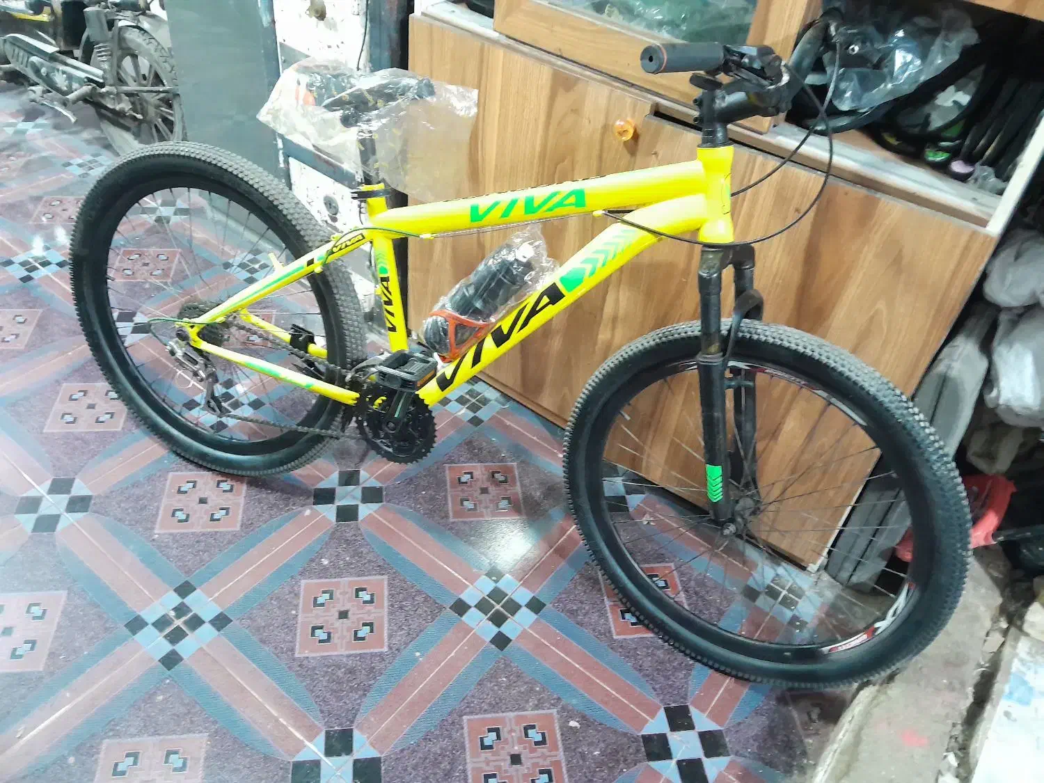 دوچرخه در حد نوع|دوچرخه، اسکیت، اسکوتر|آشخانه, |دیوار