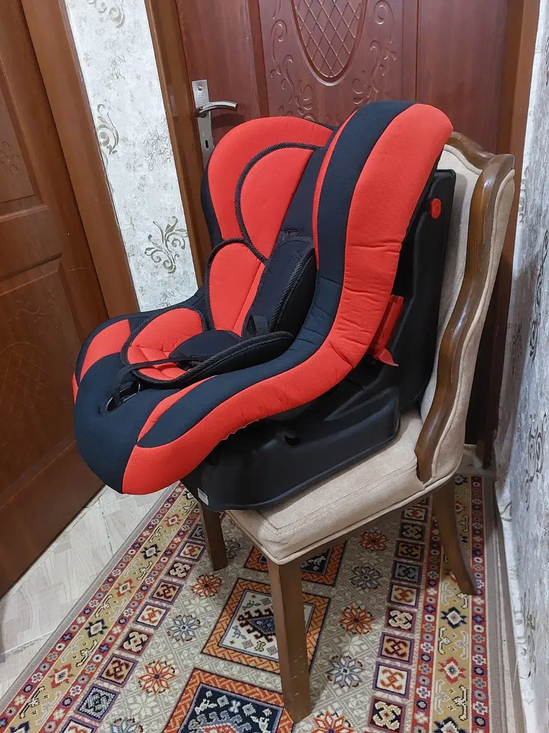 صندلی ماشین نو|تخت و صندلی بچه|رشت, رودباری|دیوار