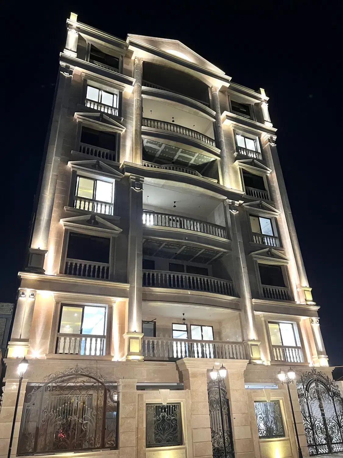 آپارتمان ۱۴۰ متری نوساز در بنیاد علوی|فروش آپارتمان|چابهار, |دیوار