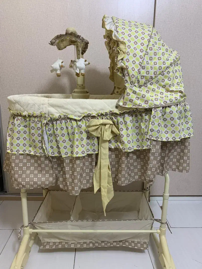 گهواره نوزاد در حد نو|تخت و صندلی بچه|رباط‌کریم, رباط‌کریم|دیوار