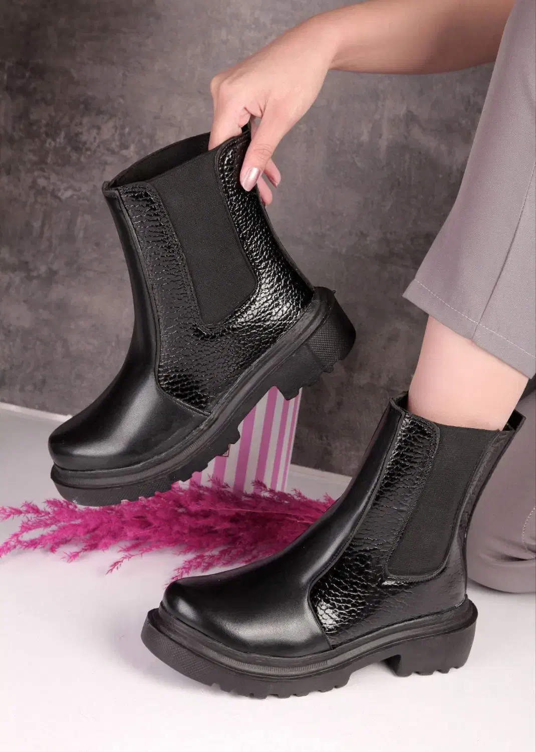 نیم بوت بقل کش|کیف، کفش، کمربند|تربتحیدریه, آسایش|دیوار