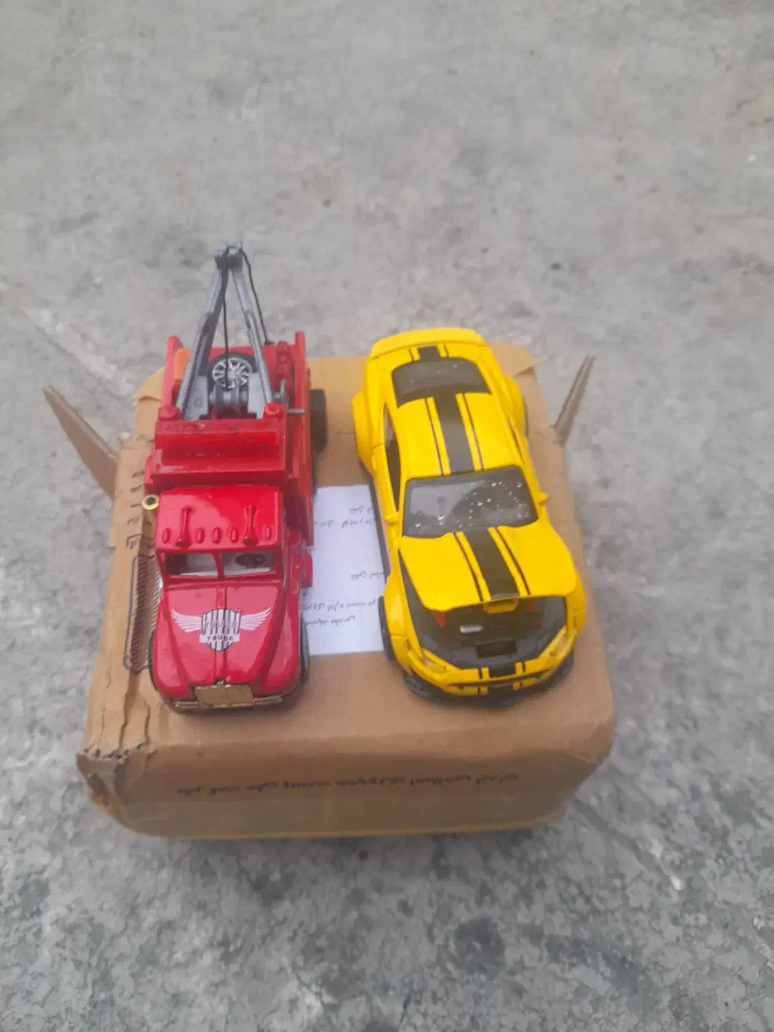 ماشین فلزی جرثقیل وماشین فلزی زرد|اسباببازی|ری, فیروزآباد|دیوار