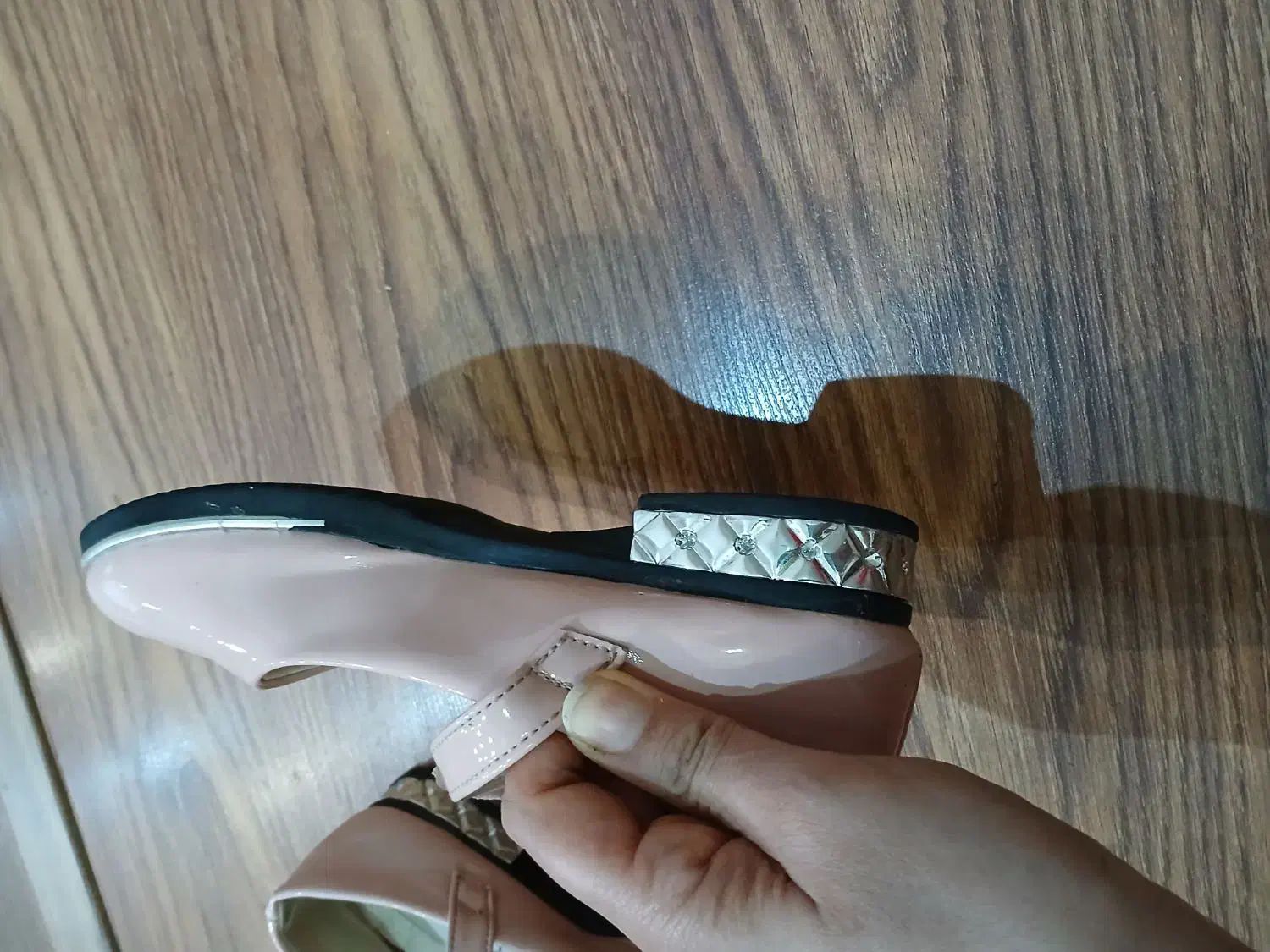 کفش مجلسی بچگانه|کفش و لباس بچه|رشت, چله خانه|دیوار