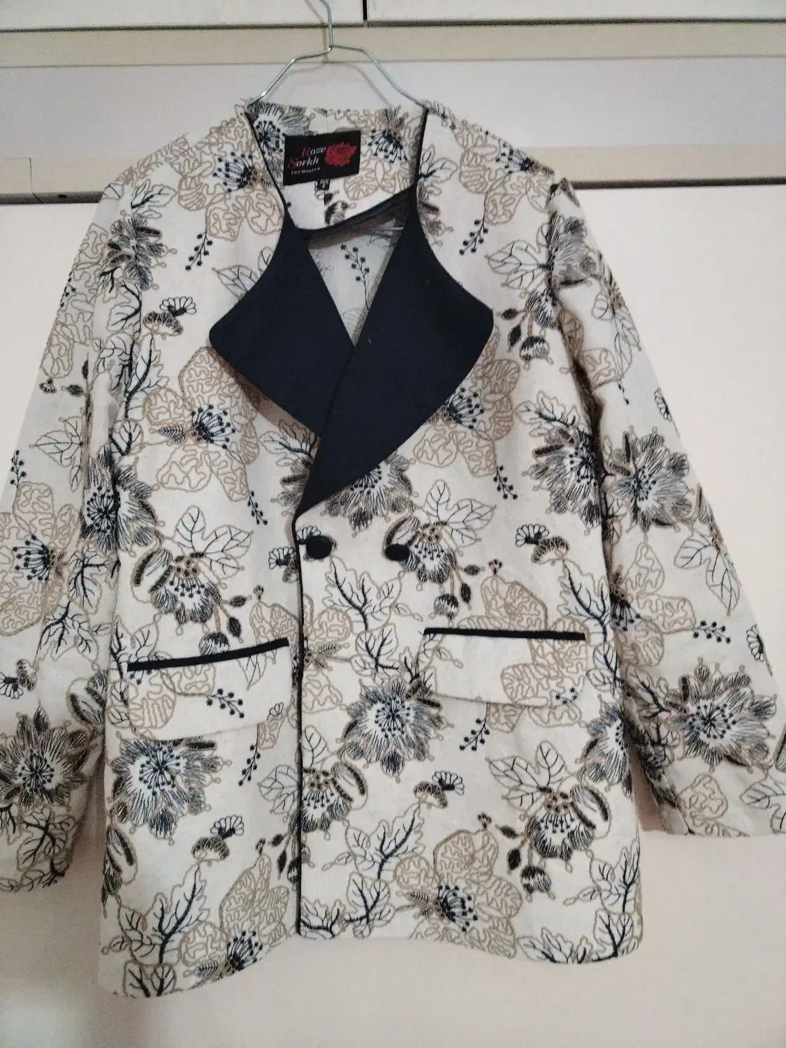 مانتو و کت|لباس|خوی, |دیوار