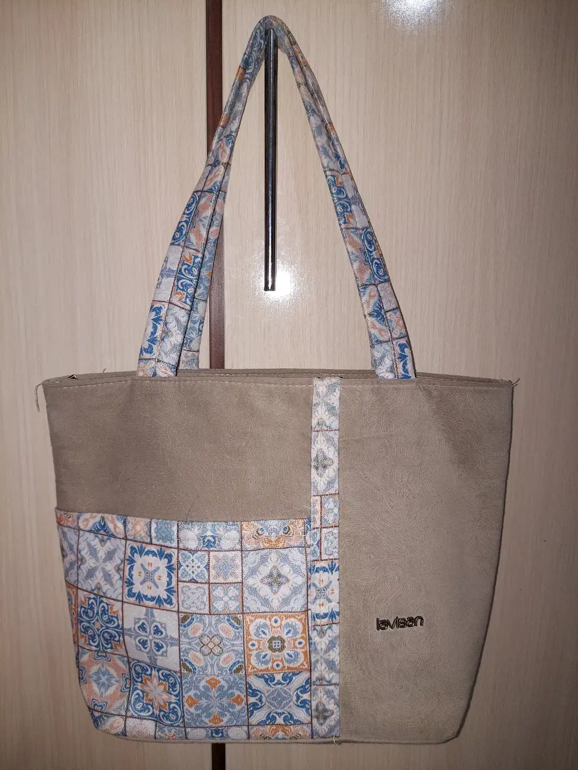 چمدان و کیف|کیف، کفش، کمربند|گلبهار, شهر جدید گلبهار|دیوار