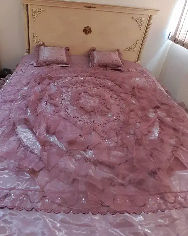 رو تختی عروس کار شده با سنگ (نو)|سرویس روتختی|اصفهان, سپاهان‌شهر|دیوار