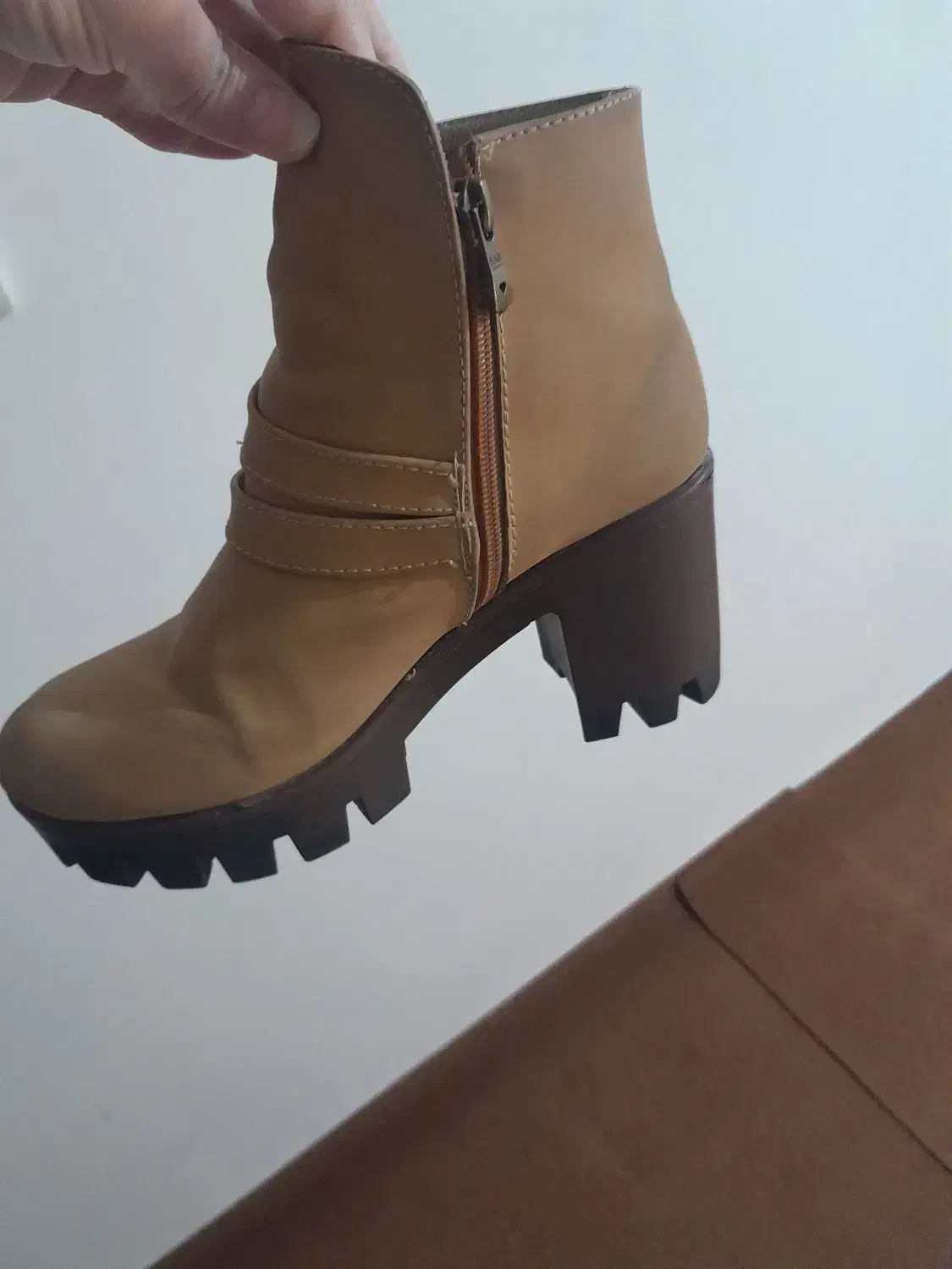 چکمه|کیف، کفش، کمربند|گنبد کاووس, |دیوار