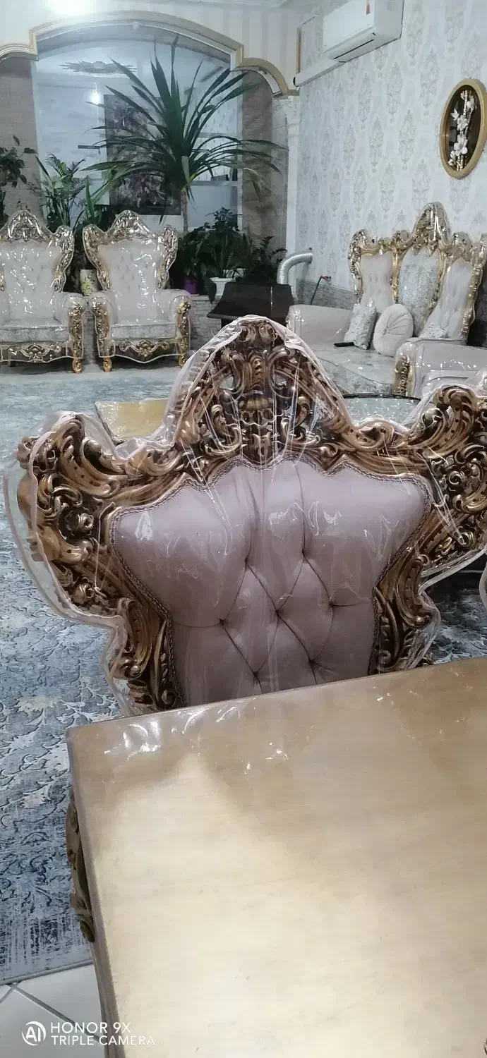 مبل سلطنتی و میز و گل میز ست کامل|مبلمان خانگی و میز عسلی|فسا, |دیوار