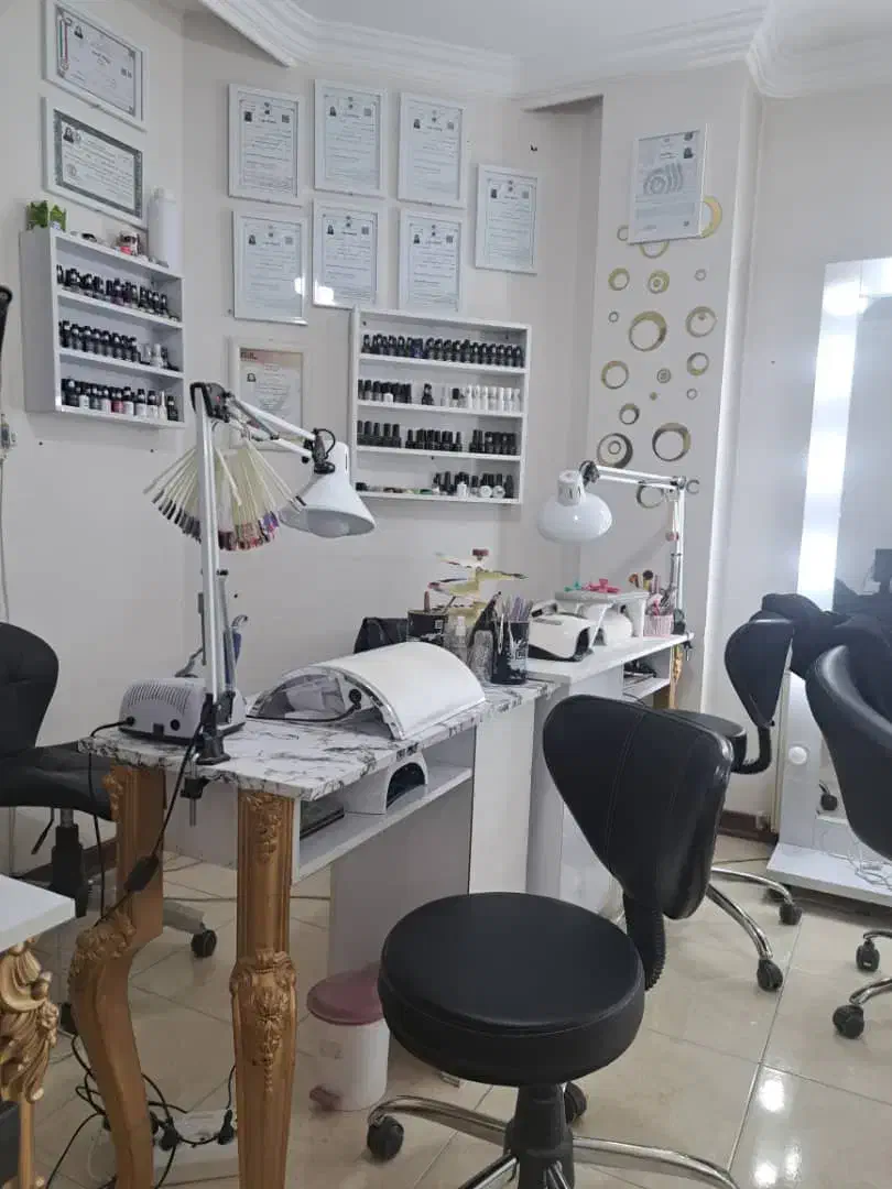 اجاره صندلی در آموزشگاه و آرایشگاه|اجارهٔ دفتر کار، اتاق اداری، مطب|اصفهان, ملکشهر|دیوار