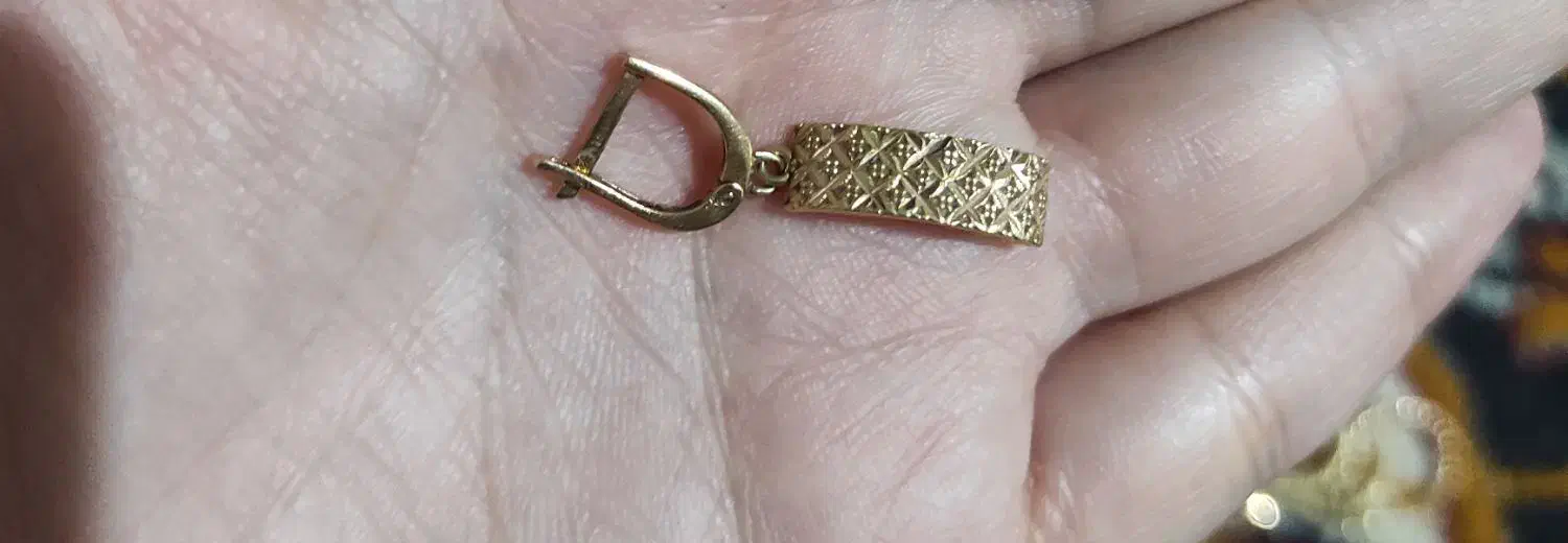 یک تا گوشواره گم شده|اشیا|ملایر, |دیوار