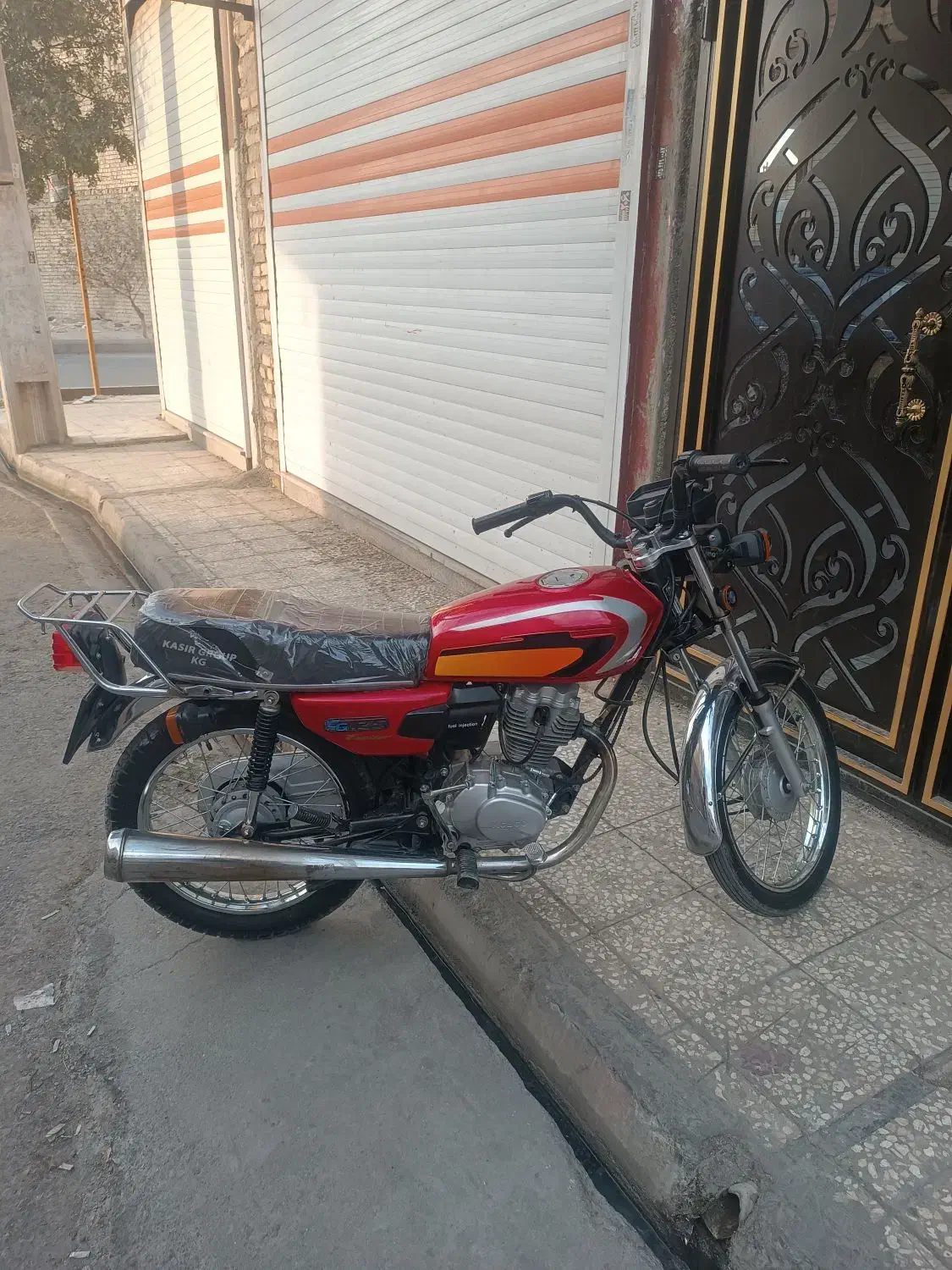 بهرو 1401|موتورسیکلت|قم, قلعه کامکار|دیوار