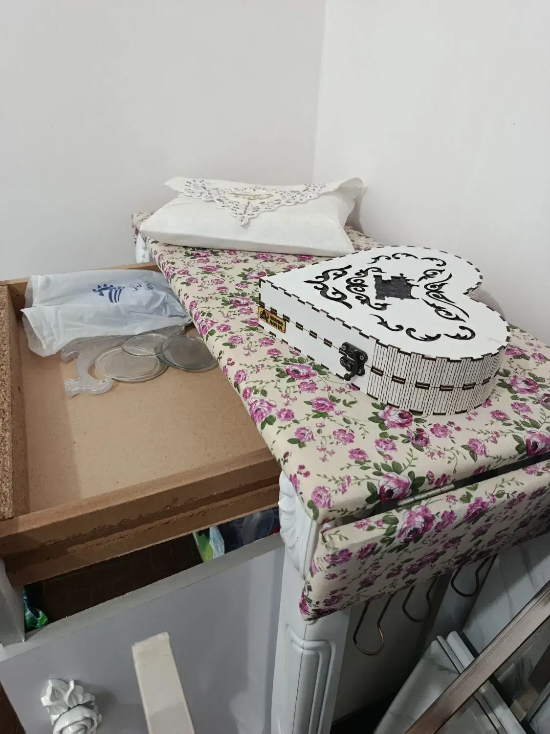 میز اتوی چوبی در حد نو|اتو و لوازم اتو|خزل, |دیوار