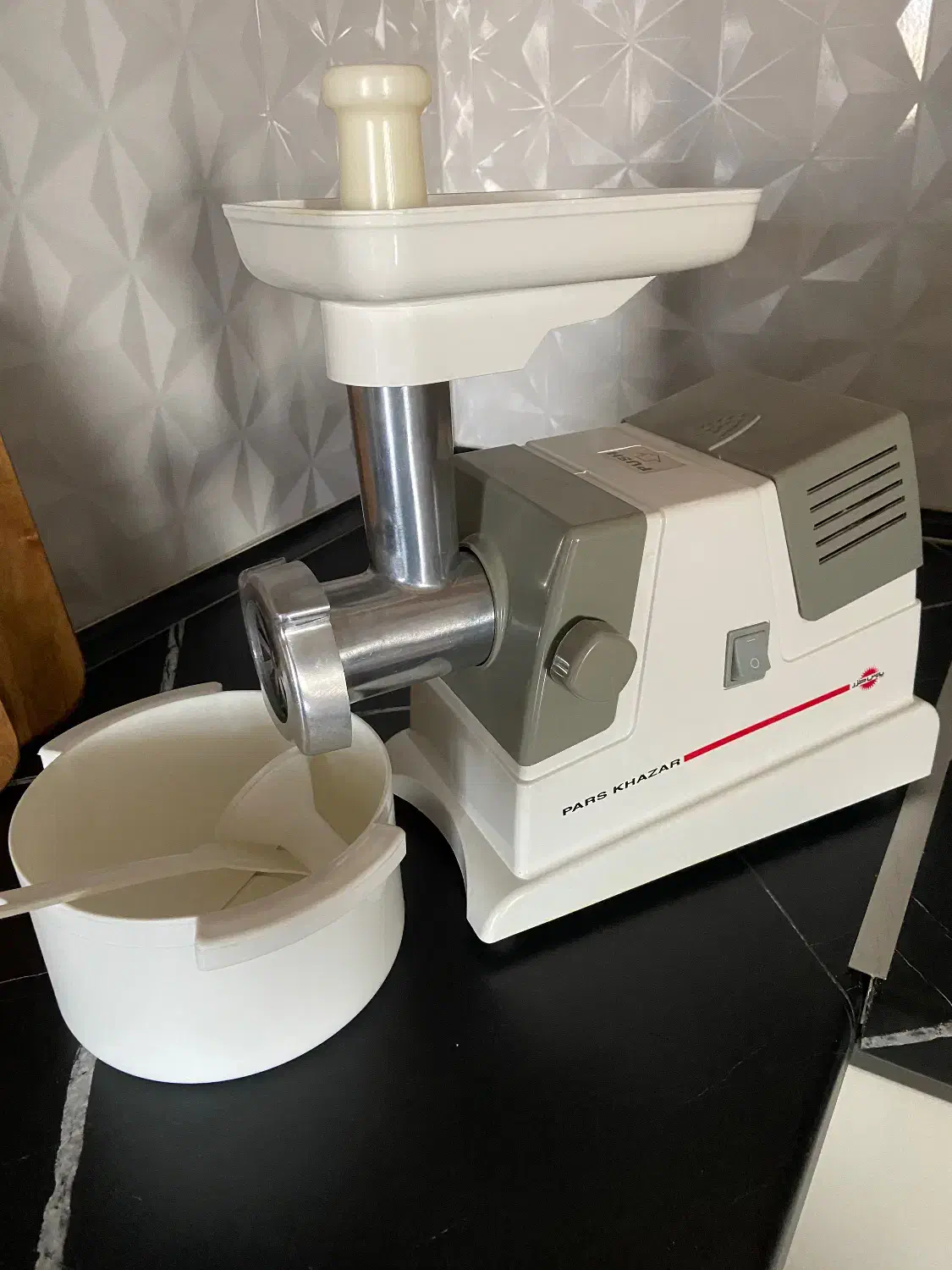 چرخ گوشت|خردکن، آسیاب، غذاساز|رشت, استقامت ۱|دیوار