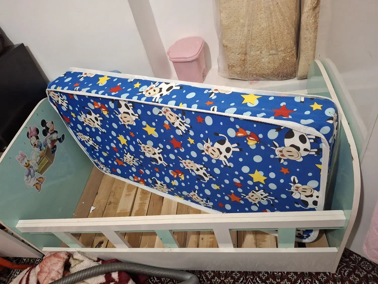 تخت کودک|تخت و صندلی بچه|فیرورق, |دیوار