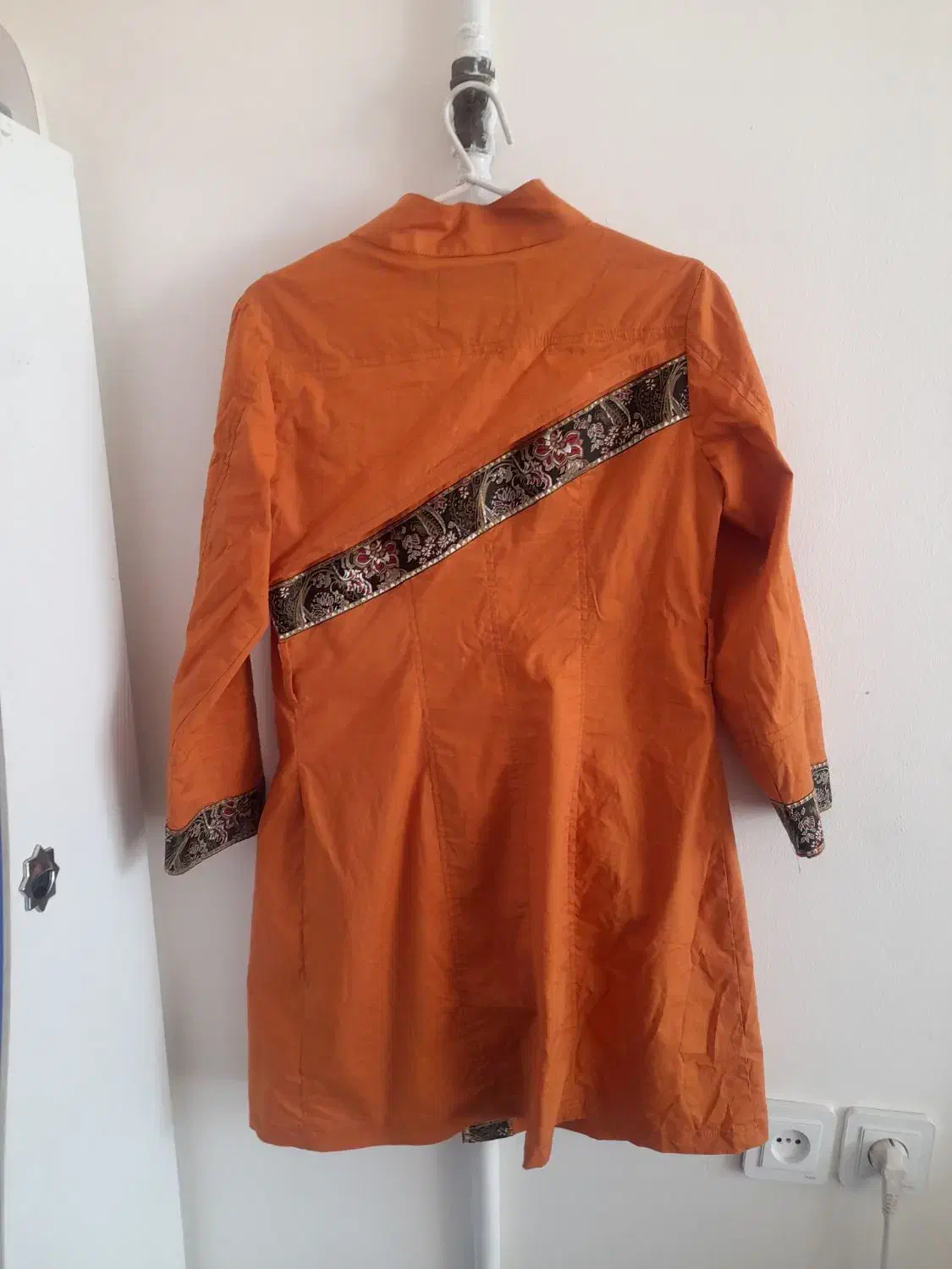 مانتو زنانه و شال|لباس|اصفهان, ورزشگاه نقش جهان|دیوار