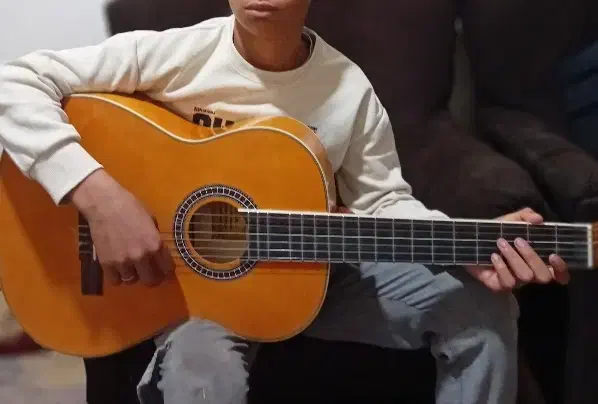 گیتارaz کلاسیک|گیتار، بیس، امپلیفایر|قشم, |دیوار