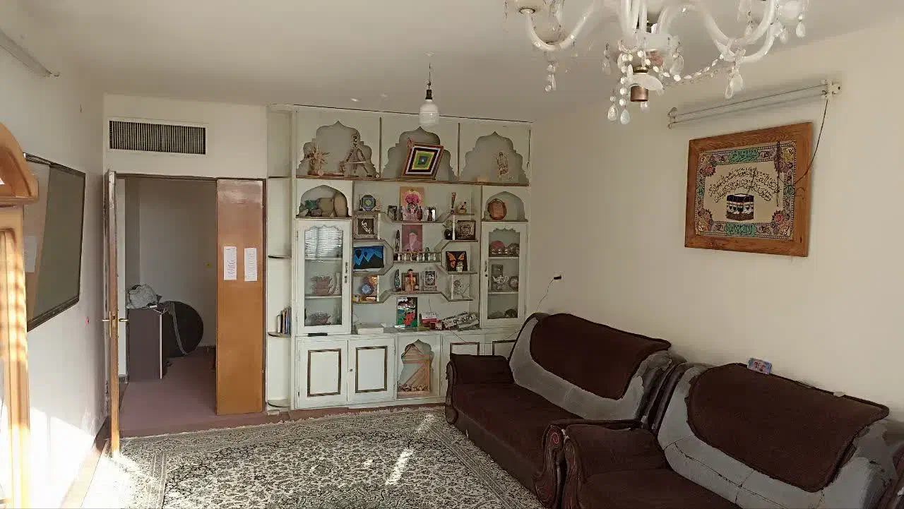 منزل ویلایی، سه خواب،واقع در سه راه معلم|فروش خانه و ویلا|خمینیشهر, |دیوار