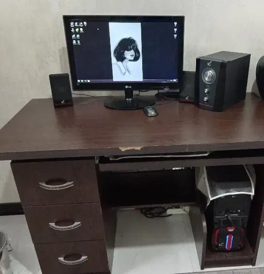 کامپیوتر|رایانه رومیزی|برخوار, |دیوار