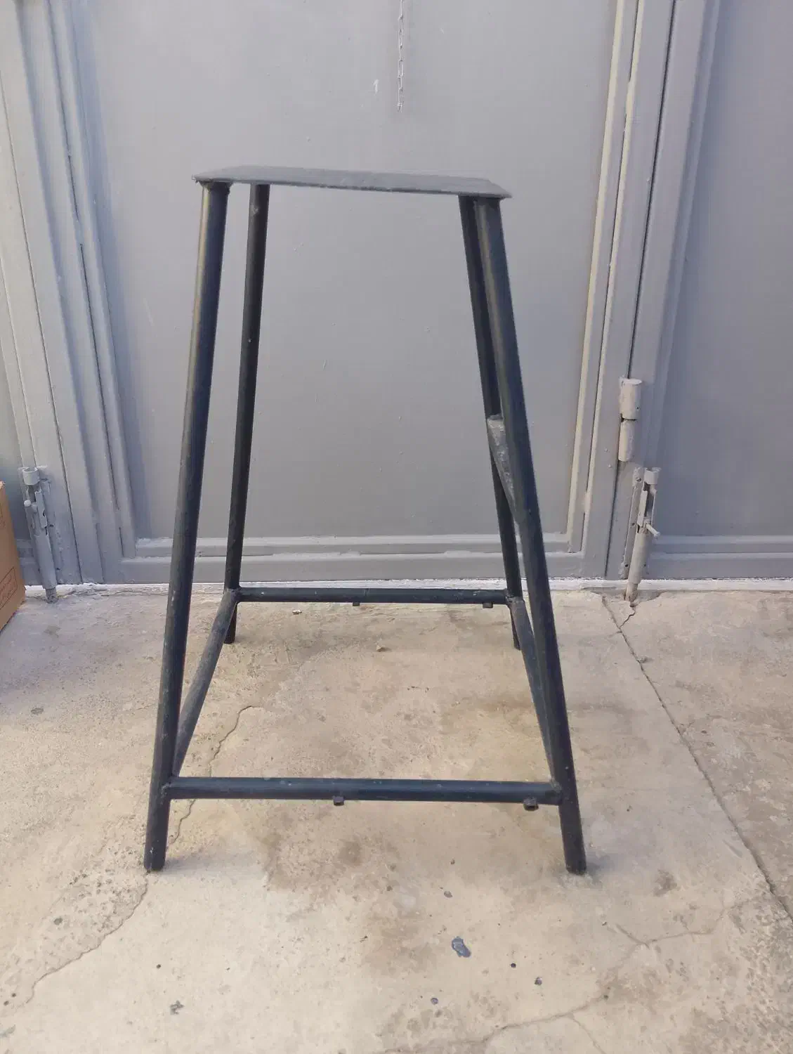 یک عدد چهار پایه کوچیکه سبک مرغوب نو|صندلی و نیمکت|کرمانشاه, |دیوار