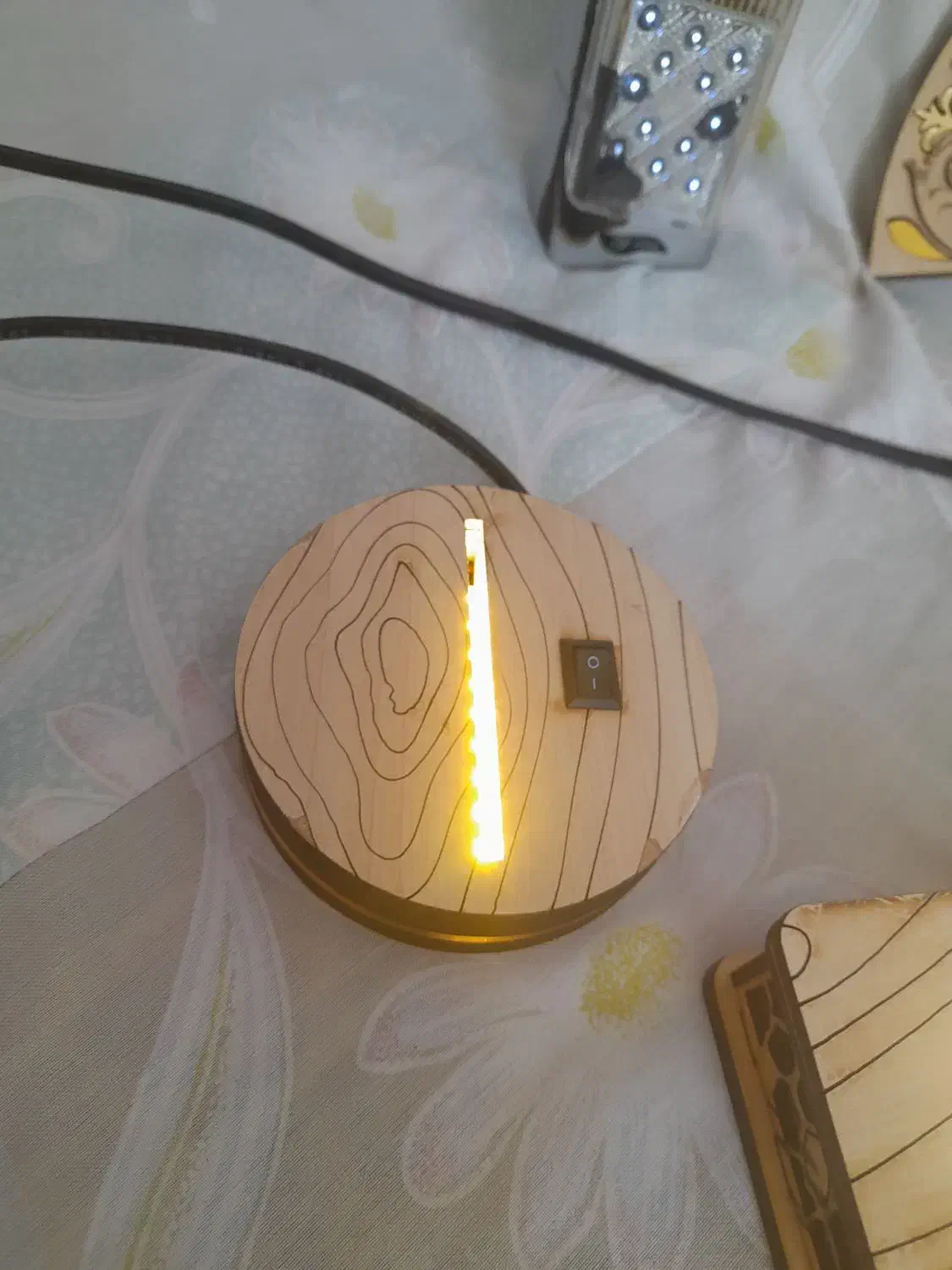 چراغ و پایه موبایل قیمت مناسب|لامپ و چراغ|جهرم, |دیوار