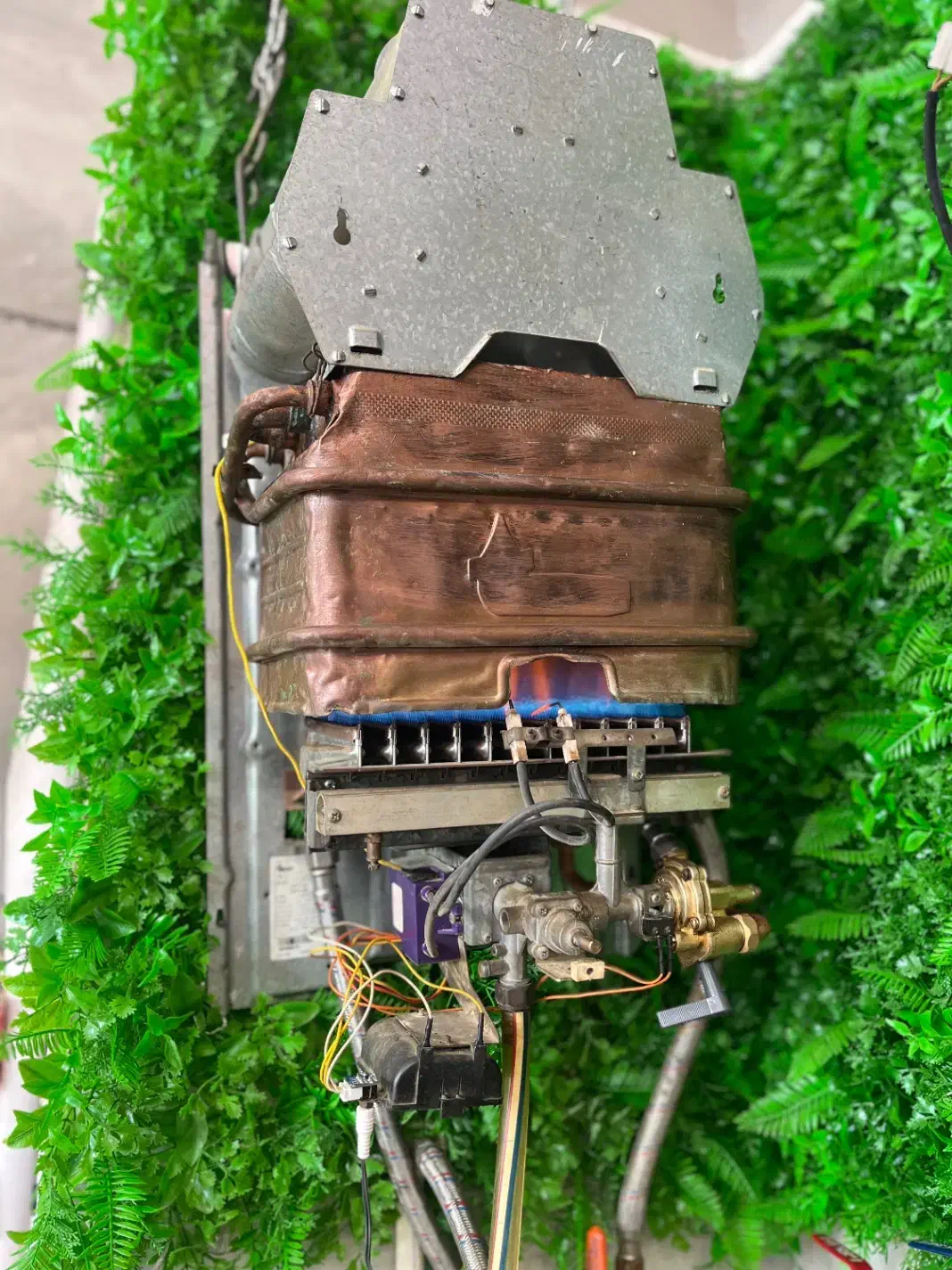 آبگرمکن بوتان|آبگرمکن، پکیج، شوفاژ|اندیشه, اندیشه فاز ۲|دیوار