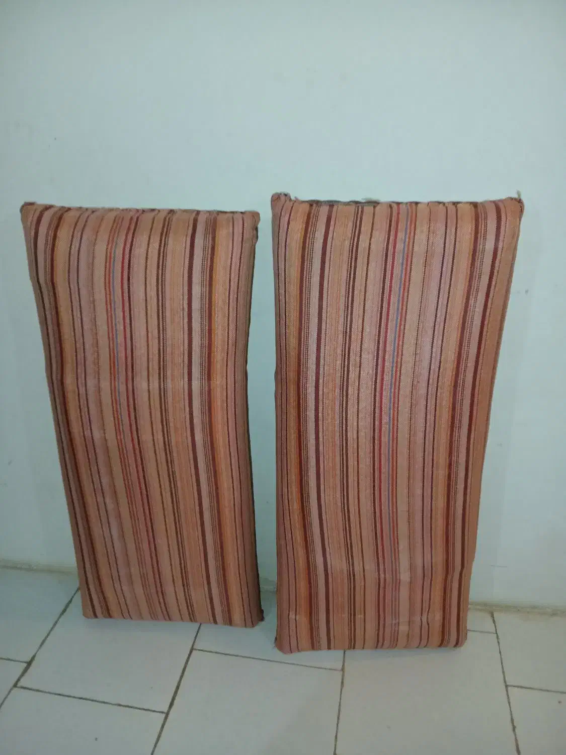 پشتی|پشتی|گلبهار, شهر جدید گلبهار|دیوار