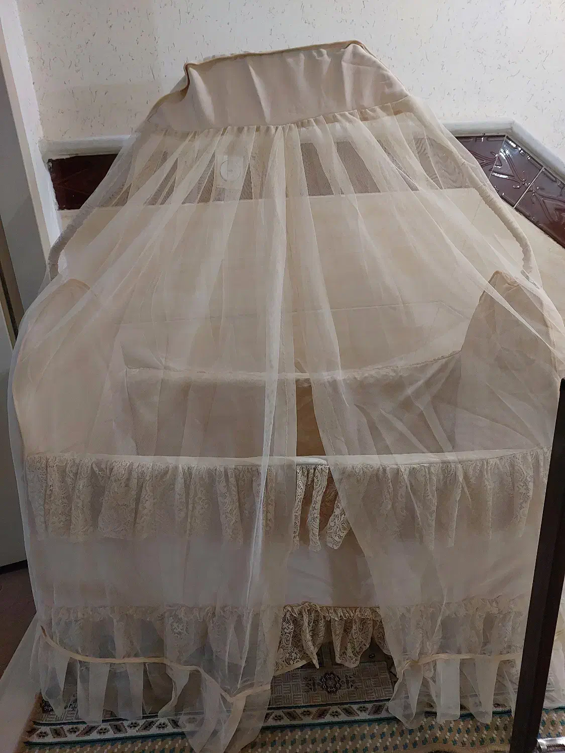 گهواره فلزی چرخ دار تاشو بادو نوع روکش|تخت و سرویس خواب|الوند, |دیوار