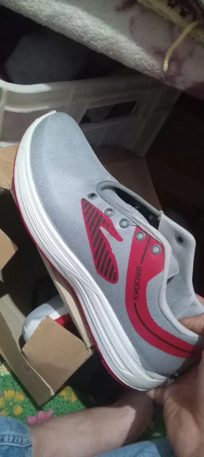 کفش نو|کیف، کفش، کمربند|اهرم, |دیوار