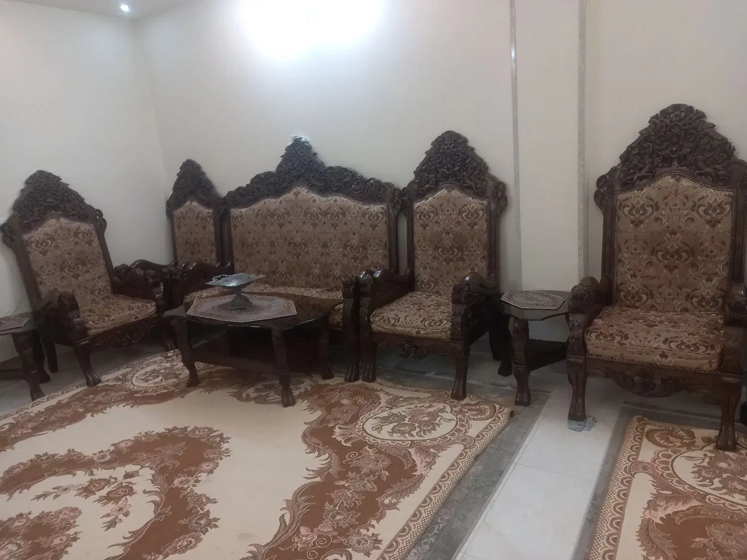 مبل ۹نفره همراه با میز عسلی|مبلمان خانگی و میز عسلی|برخوار, |دیوار